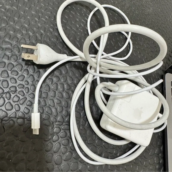 MacBook Pro 13 inch laptop. In GREAT shape. No scratches, works great! - Picture 13 of 14